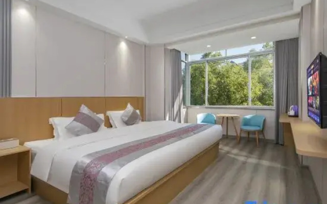 Yun Bo Light Luxury Hotel