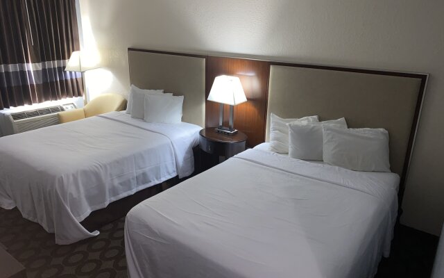 Econo Lodge Inn & Suites