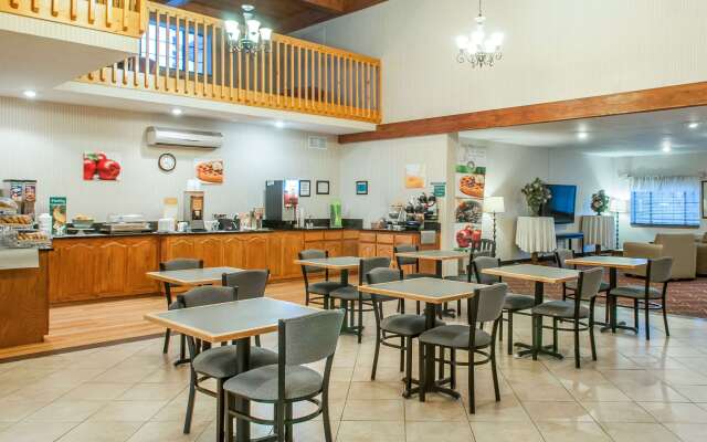 Quality Inn & Suites Grants - I-40