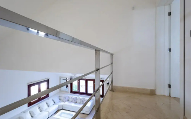 Beachfront 7BR Villa with Pool & Maid