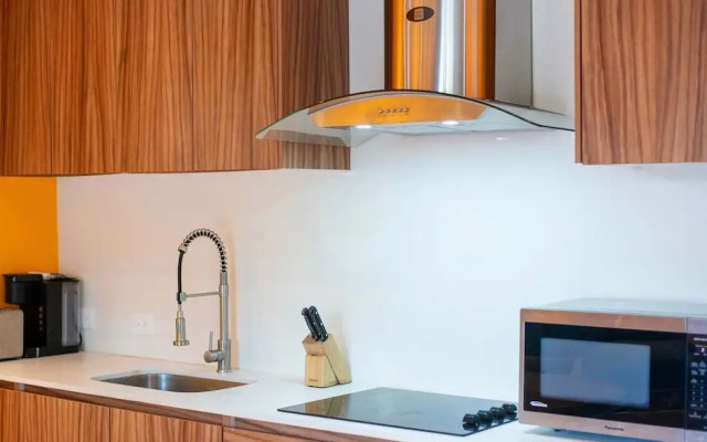 1 Br. LX Amenities Prime Location