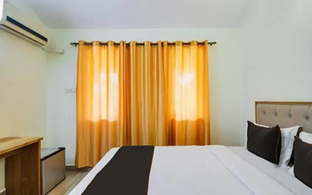 FabExpress De Classio With Pool - Nr. Candolim Beach
