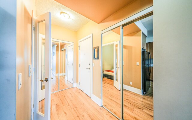 Lake View Luxury Condo by Elite Suites