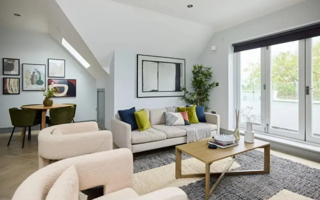 The Putney Sanctum - Beckoning 2bdr Flat With Balcony