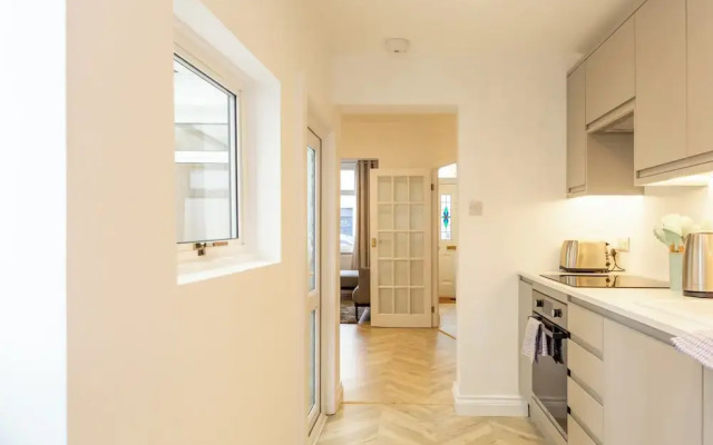 Bright & Airy 2BD - 10min walk to Centre
