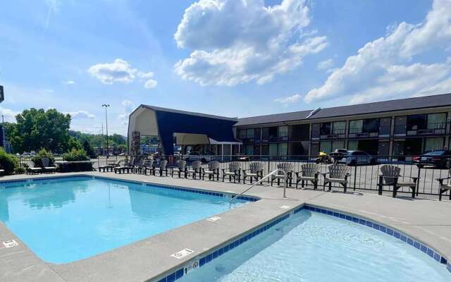 Travelodge by Wyndham Pigeon Forge Dollywood Lane