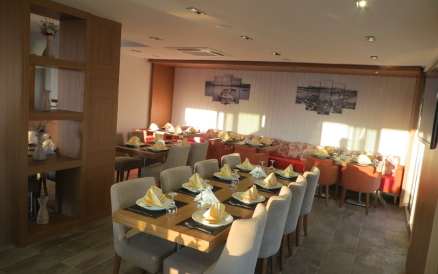 Ela Hotel