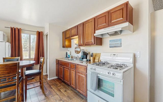 Meadow-front Metcalf Bay Gem #542