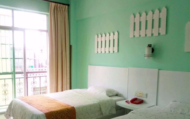 V8 Express Hotel Shangping St 7 Alley