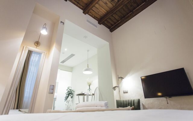 One&Lux Byron Suites