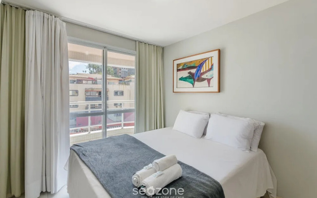 Apt w/ Balcony & View, Steps From the sea Opr0303