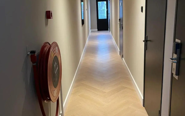 Hotel 83