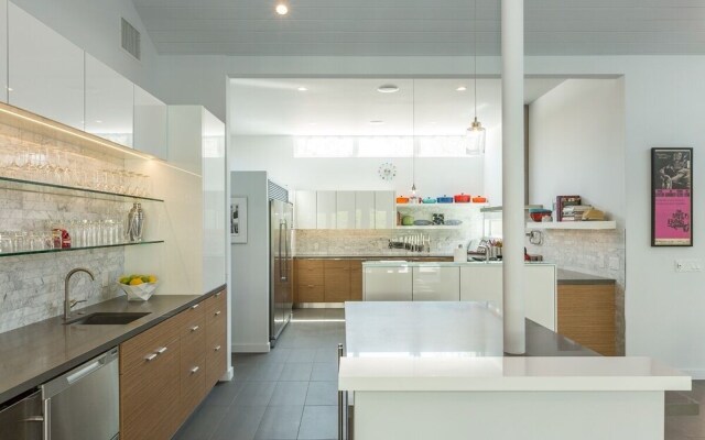Tranquilo 3 Bedroom Home by RedAwning