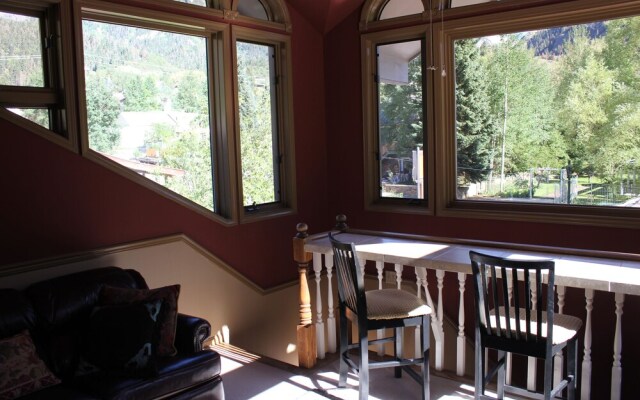 Black Bear Manor