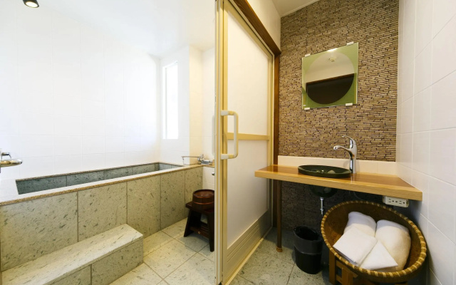 HORAIYA – Bathroom – Kamogawa