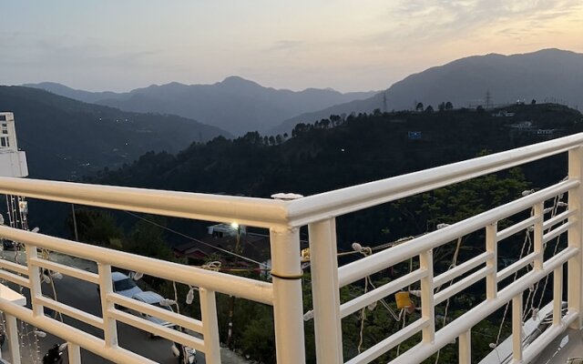 OYO 25061 Gautam Residency Chamba