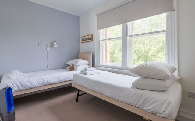 Charming Chelsea Apartment overlooking the Thames