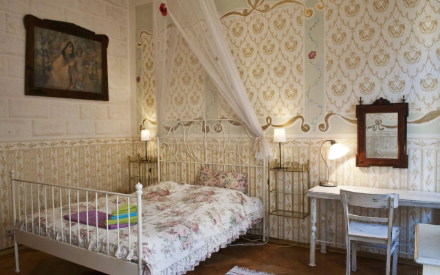 Old Time Hotel