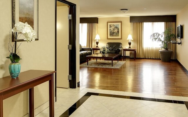 The Grand Hotel - Salem