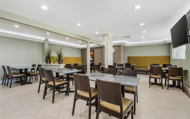 Best Western Plus La Mid Town Hotel