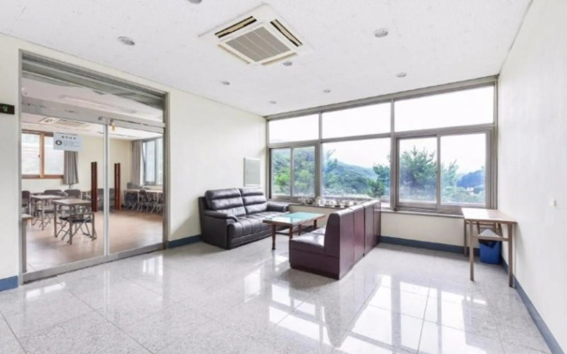 Gwangyang Sandalbaengi Pension
