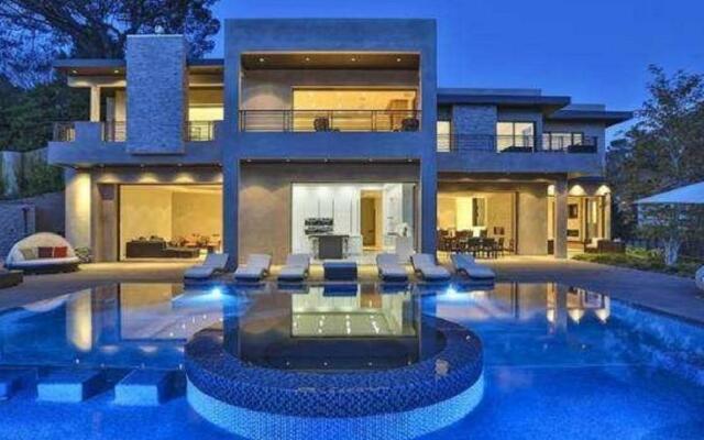 Zorada - Private Hollywood Hills Luxury With Endless Amenities and City Views