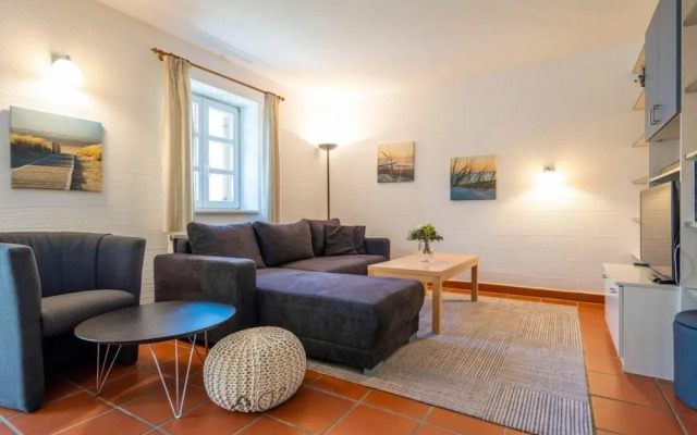 Comfy Apartment With Terrace