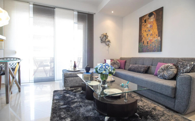 Luxury & Cozy Apartment