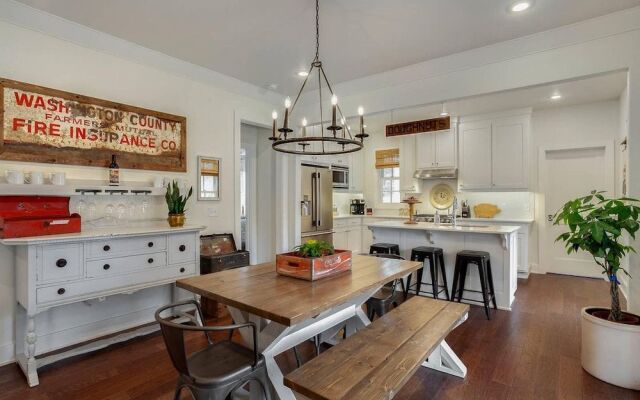 The SoFay Farmhouse - 1 Mile From U of A - Luxury Amenities