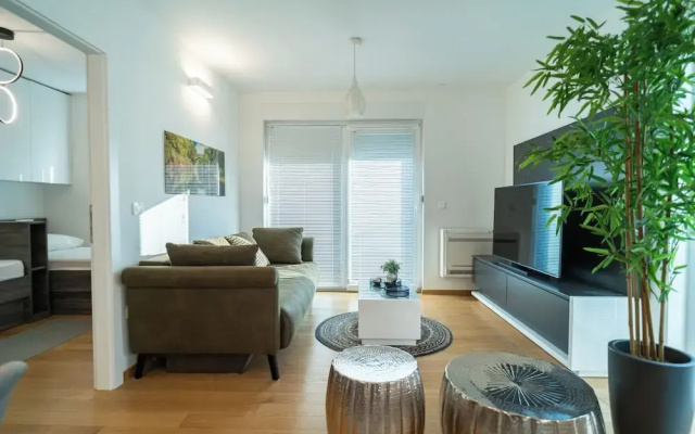 Apartment Wing 77