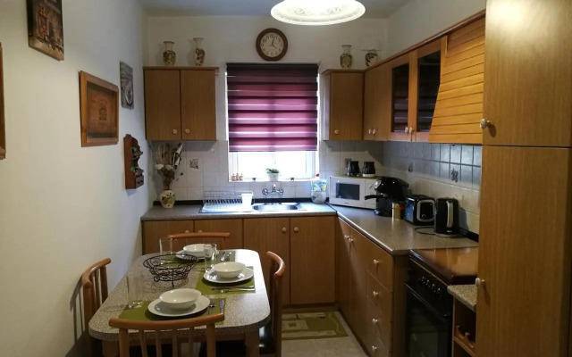 Village Corner 3 bedroom apartment with garage