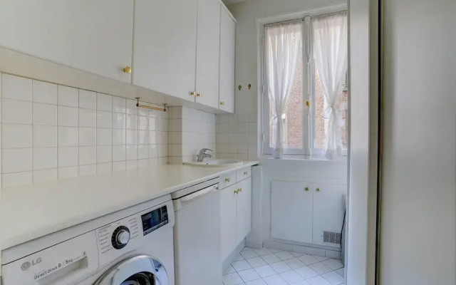 Passy Glow 2BR Home in the 16th Arrondissement