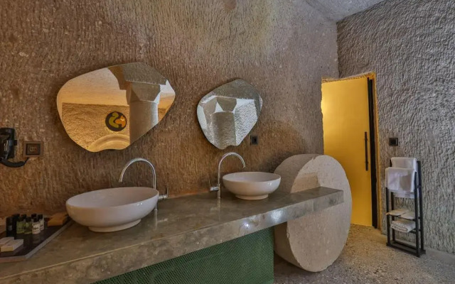 Eka Cave Maison