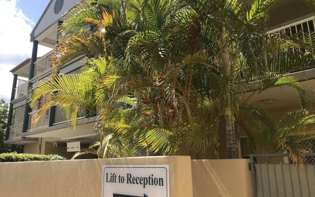 Toowong Inn & Suites