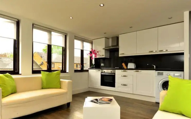 W14 Apartments - Battersea Apartment