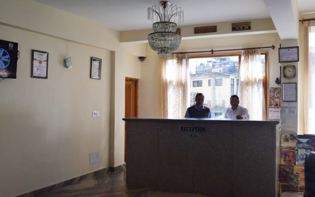 Goroomgo New Ambika Mall Road Manali