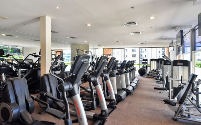 QV Deluxe Waterside Apartment - 851