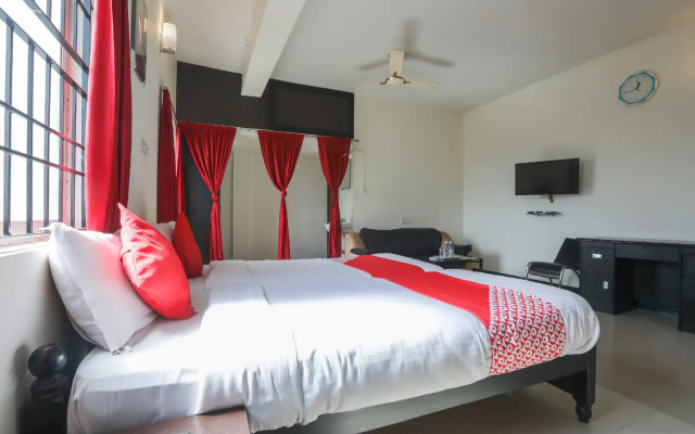 D-qube Hotels by OYO Rooms