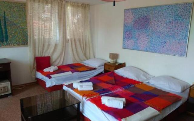 LaRos Apartments