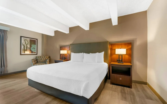 Fairway Inn and Suites, an Ascend Collection Hotel
