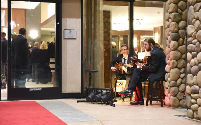 Sheraton Redding Hotel at the Sundial Bridge