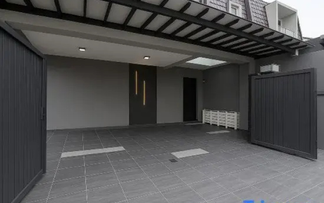 Kempas JB Landed Marble Haven Villa 14pax Karaoke