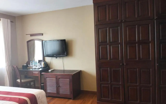 Lux Riverside Hotel & Apartment