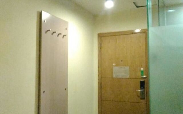 Yulin Jingtong Business Hotel