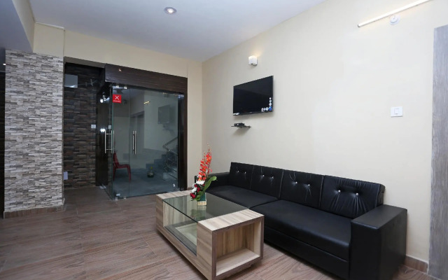 OYO Flagship 11549 Crystal INN