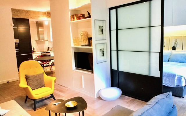 Vibrant Urban Chic Apartment