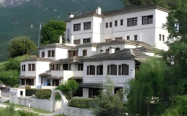Taxiarches Hotel