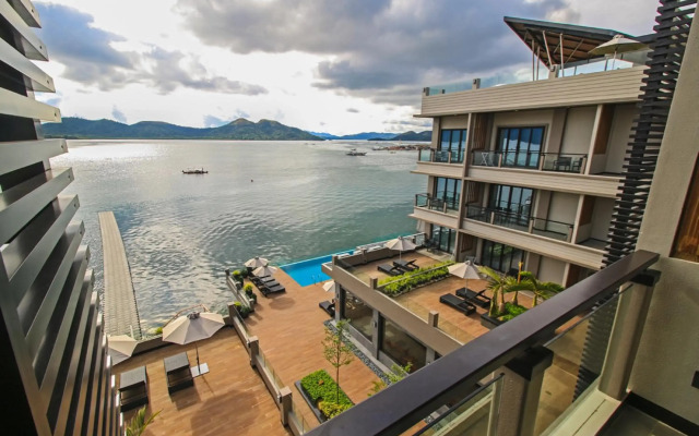 Two Seasons Coron Bayside Hotel
