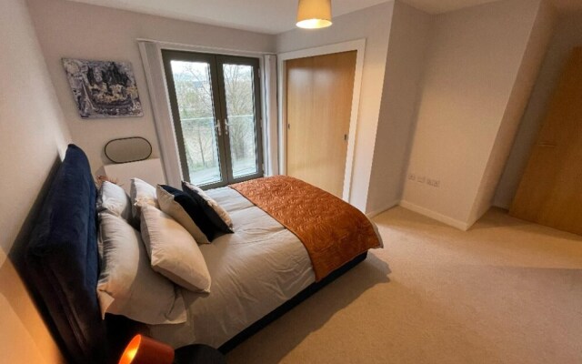 Stunning 2-bed Apartment in Bristol With Parking