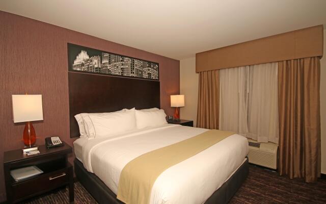 Holiday Inn Express & Suites Charlotte North, an IHG Hotel